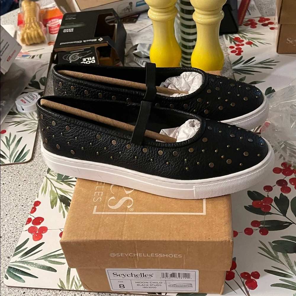 Seychelles Moon child Black Studs Casual Sneakers NEW - Picture 5 of 6